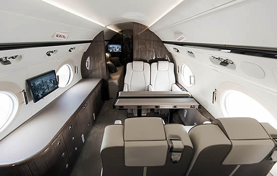 Mid cabin four-seat conference area